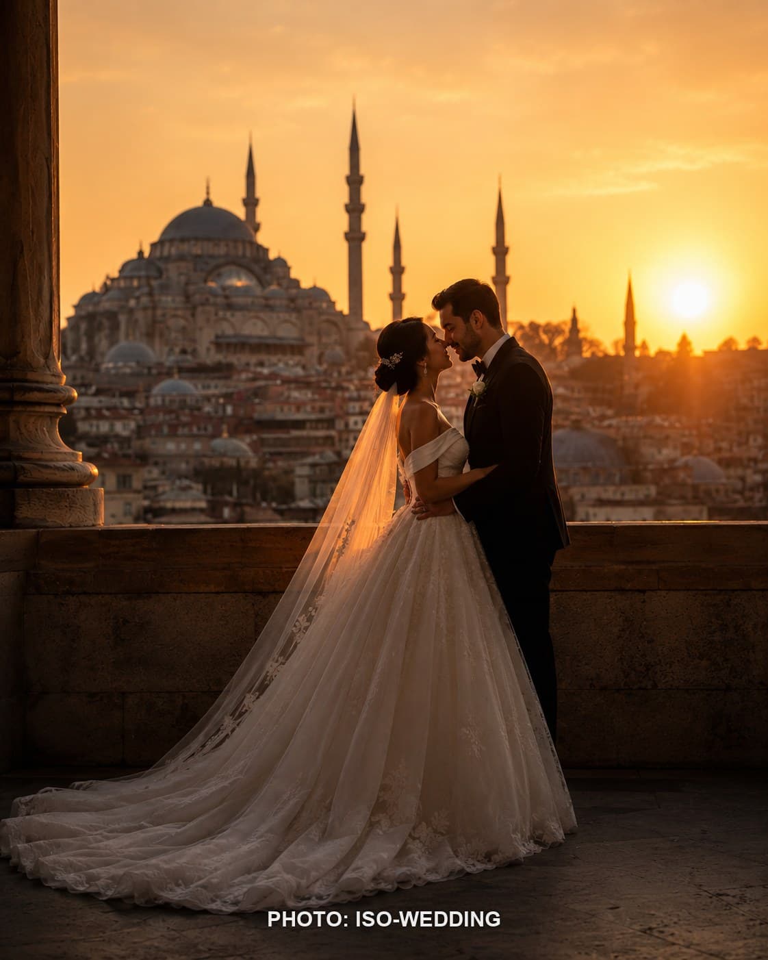 Bride and groom near the Blue Mosque in Sultanahmet